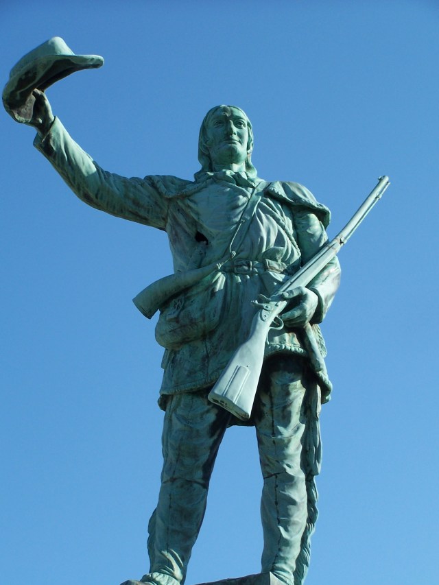 Davy Crockett statue